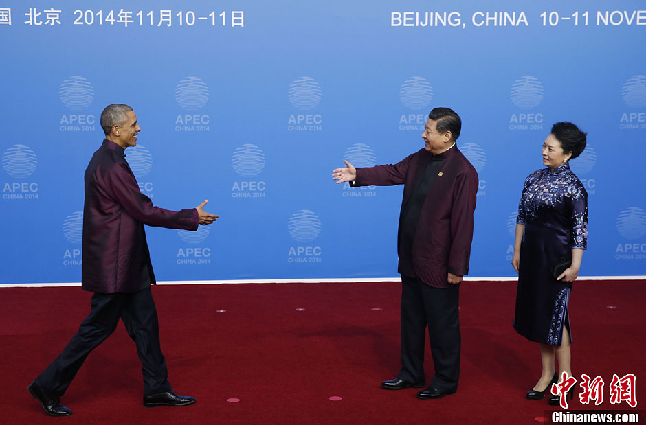 圖為習(xí)近平夫婦歡迎美國(guó)總統(tǒng)奧巴馬。中新社發(fā) 杜洋 攝