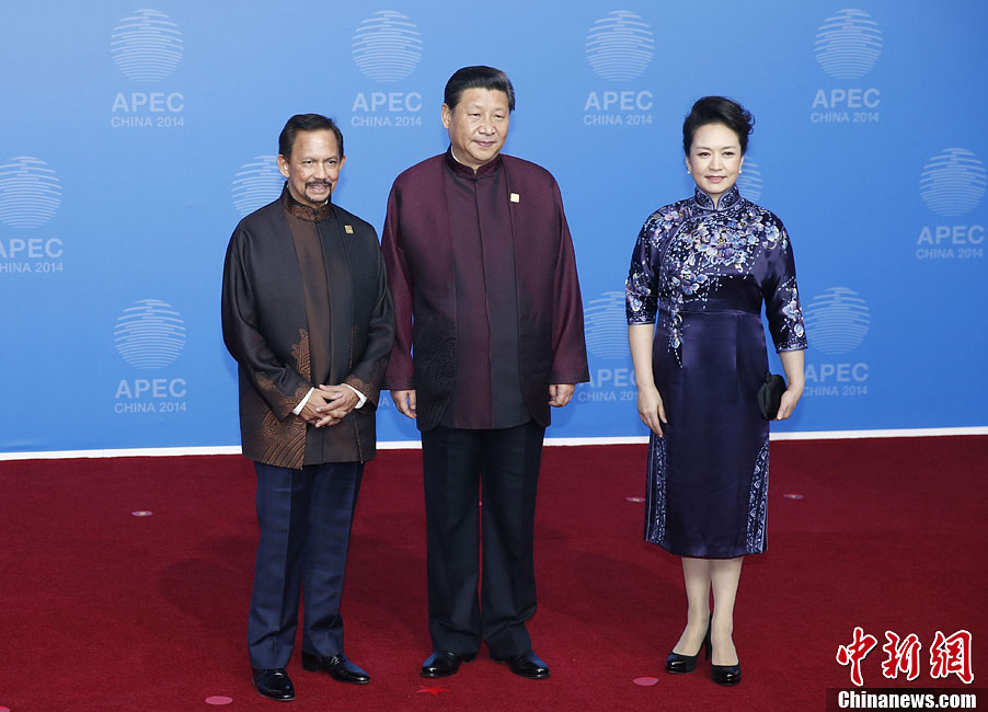 圖為習(xí)近平夫婦歡迎文萊蘇丹哈桑納爾。中新社發(fā) 杜洋 攝