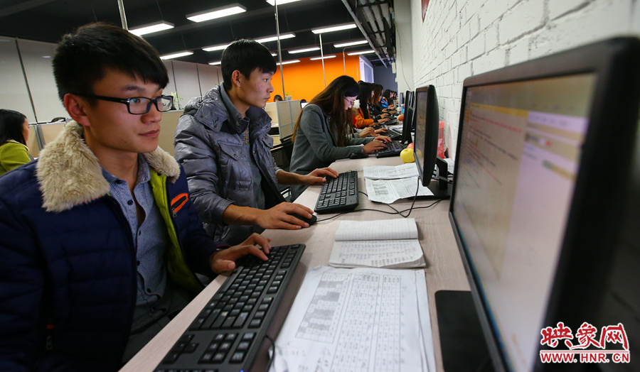 從凌點開始，最忙碌的就要數(shù)這些客服人員