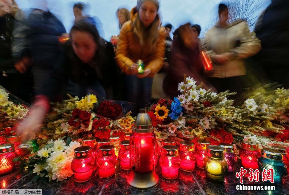 當(dāng)?shù)貢r(shí)間2014年11月22日，烏克蘭基輔，民眾舉行儀式紀(jì)念1932-1933烏克蘭大饑荒81周年