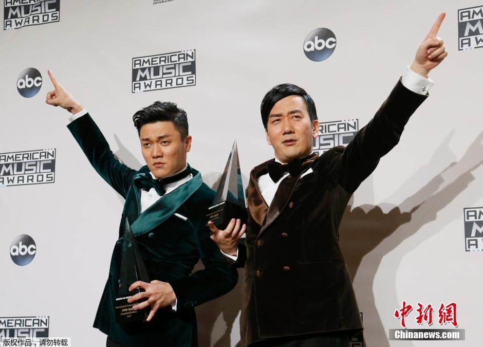 筷子兄弟獲“年度國(guó)際最佳流行音樂(lè)獎(jiǎng)”