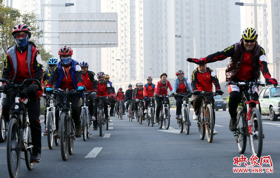 獻(xiàn)愛心、騎行天下，映象網(wǎng)騎行車友樂翻天