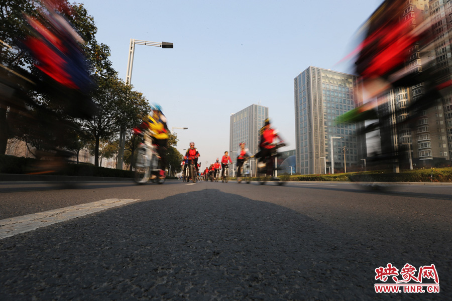 獻(xiàn)愛心、騎行天下，映象網(wǎng)騎行車友樂翻天