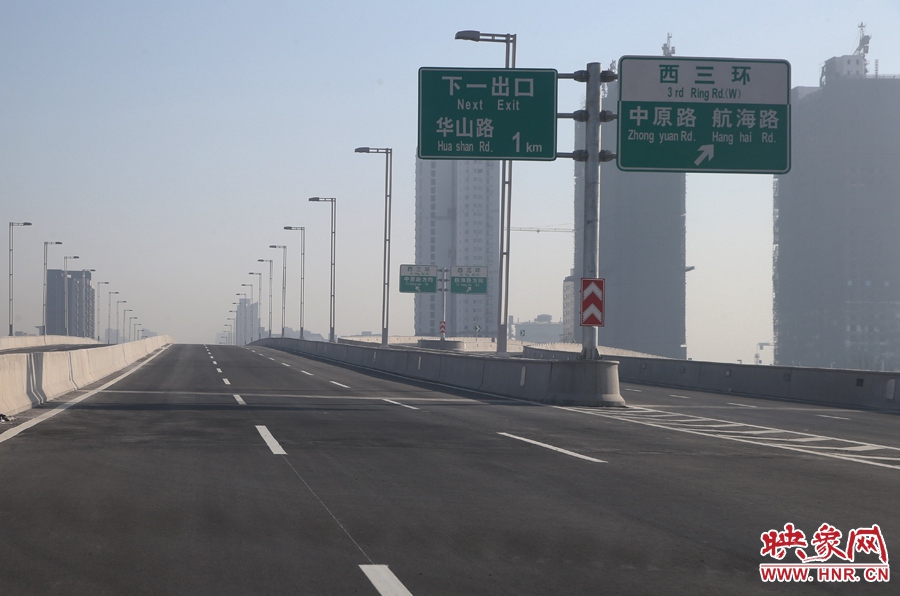 華山路方向與西三環(huán)出口。