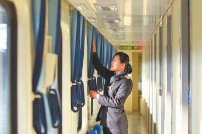 臥鋪車廂 半包式，更具私密性和舒適性。