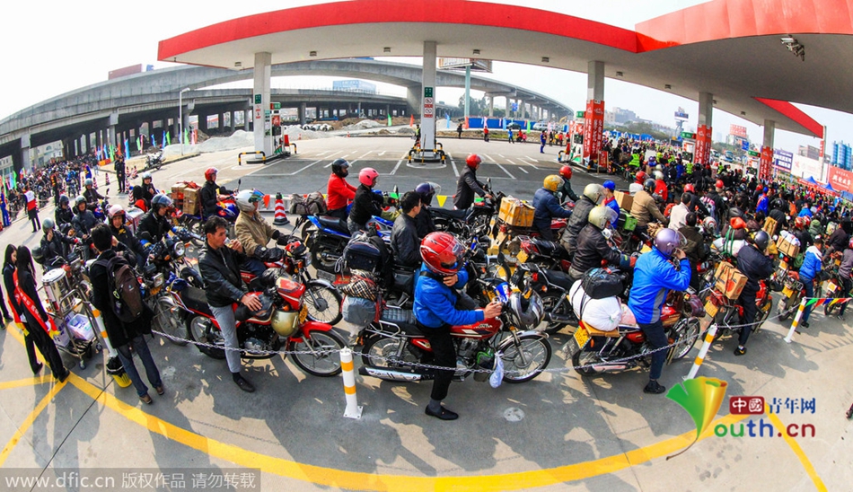 今年廣東、廣西兩省共193座中石化油站將為返鄉(xiāng)車主提供“6+X”免費服務，并將為1萬名“返鄉(xiāng)摩騎”免