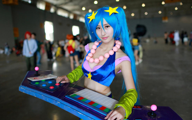 成都舉行西南最大動(dòng)漫展 性感萌妹頻頻搶鏡 成都舉行西南最大動(dòng)漫展 性感萌妹頻頻搶鏡