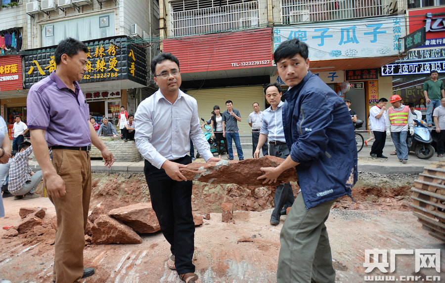 一旦發(fā)現(xiàn)恐龍蛋化石，及時上報，通知公安和文物部門進行保護。
