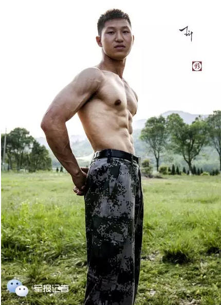 軍校學(xué)員變身“肌肉男”硬漢 軍校學(xué)員變身“肌肉男”硬漢