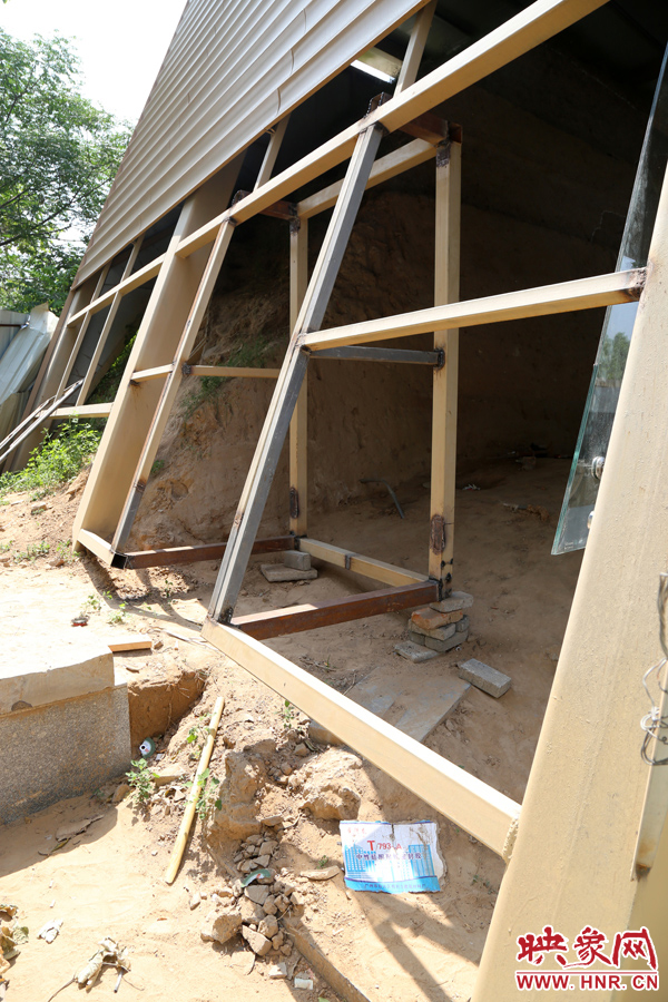 目前，該項工程即將竣工。