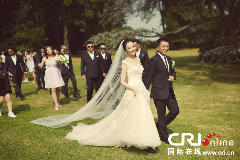 李小冉比利時辦婚禮 朱丹、鐘欣潼、應(yīng)采兒做伴娘