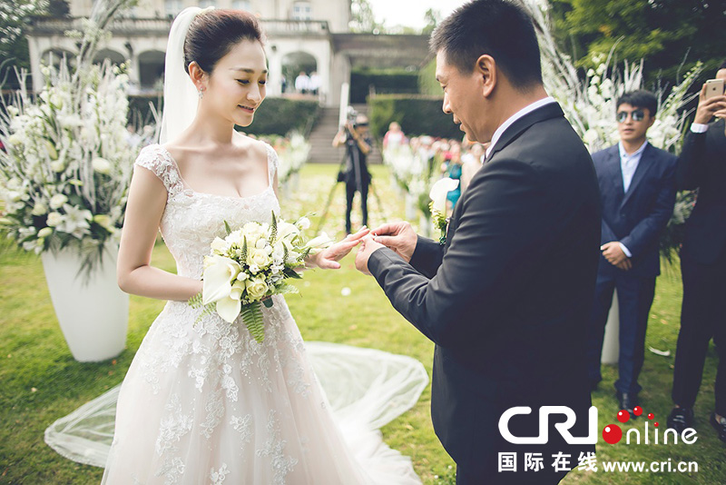 李小冉比利時辦婚禮 朱丹、鐘欣潼、應(yīng)采兒做伴娘