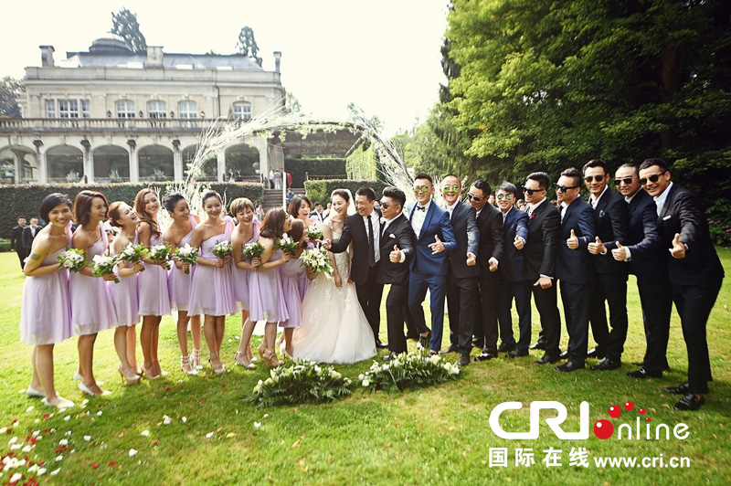 李小冉比利時辦婚禮 朱丹、鐘欣潼、應(yīng)采兒做伴娘