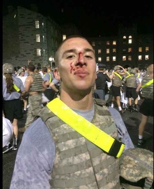 美國西點軍校枕頭大戰(zhàn)變“群架” 30名學(xué)員受傷