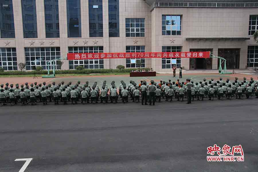 與戰(zhàn)友交流心得和訓練經驗