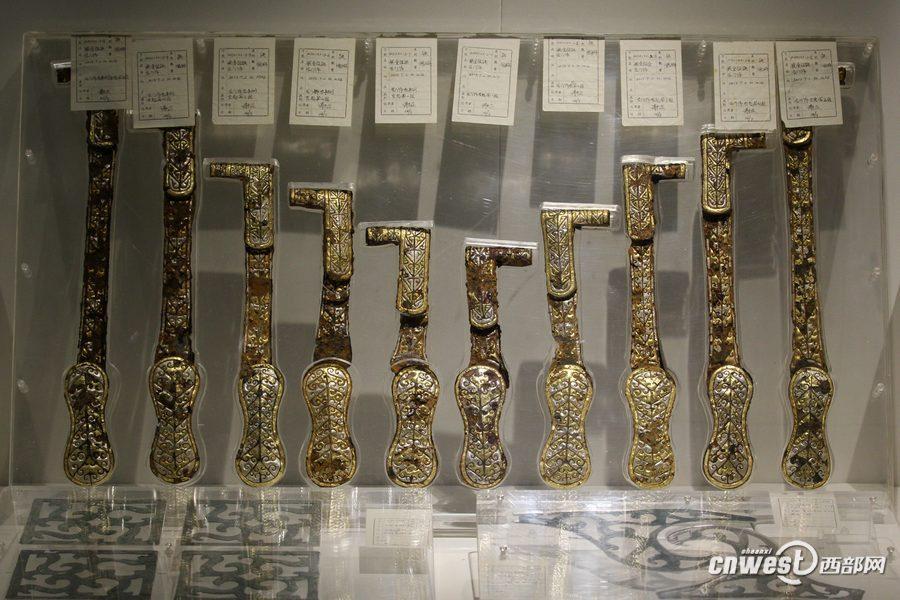 出土的車門飾。