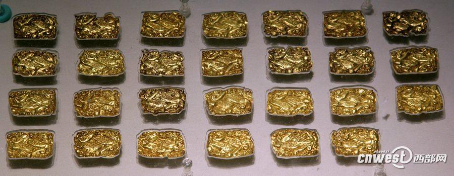 戎人墓出土的黃金牌飾。