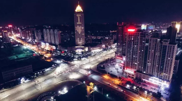 情人節(jié)最溫暖告白！84歲老人包下整樓示愛老伴