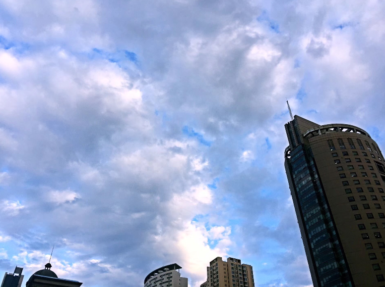 又被鄭州的藍(lán)天刷屏！隨便一拍就是手機(jī)壁紙