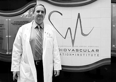 這是負(fù)責(zé)這一項(xiàng)目的生物學(xué)家斯圖爾特·威廉斯今年3月6日接受采訪(fǎng)時(shí)拍的照片。