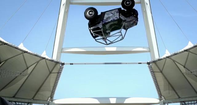 英國(guó)小伙開(kāi)F1賽車(chē)玩蹦極 從91米高空墜落 英國(guó)小伙開(kāi)F1賽車(chē)玩蹦極 從91米高空墜落