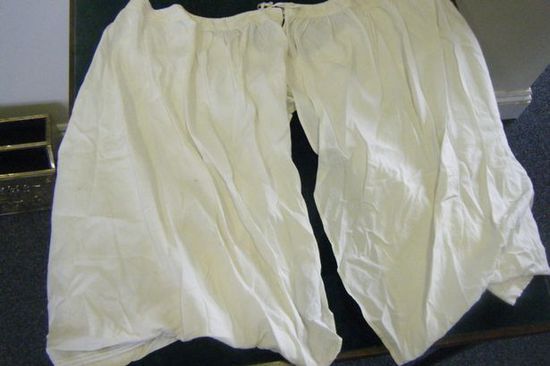 英維多利亞女王超大號(hào)短褲拍得6萬元