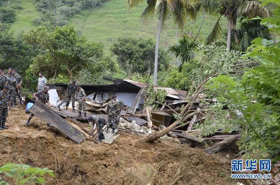 10月29日，斯里蘭卡救援部隊抵達山體滑坡災(zāi)區(qū)展開救援。