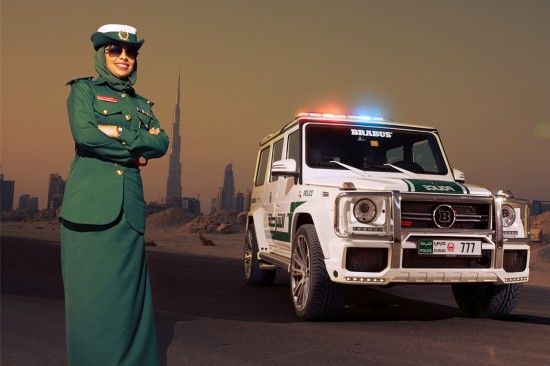 俄媒盤點(diǎn)世界最奇葩交警:騎駱駝開拖拉機(jī)(圖) 俄媒盤點(diǎn)世界最奇葩交警:騎駱駝開拖拉機(jī)(圖)