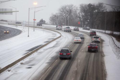 特大暴風(fēng)雪襲擊美國(guó)東北部，多州進(jìn)入緊急狀態(tài)。