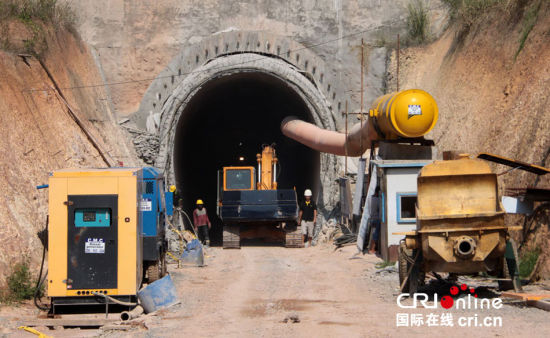 斯里蘭卡南部鐵路項目隧道施工現(xiàn)場。(攝影：孫洋)