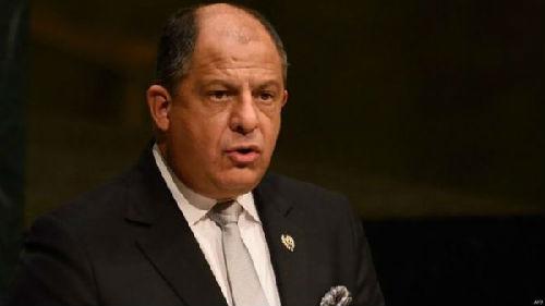 哥斯達(dá)黎加總統(tǒng)路易斯·索利斯表示，政府亟需資金因應(yīng)財(cái)政赤字，但中國提供10億美元貸款的時(shí)機(jī)仍未成熟。（圖片來源：英國廣播公司網(wǎng)站）