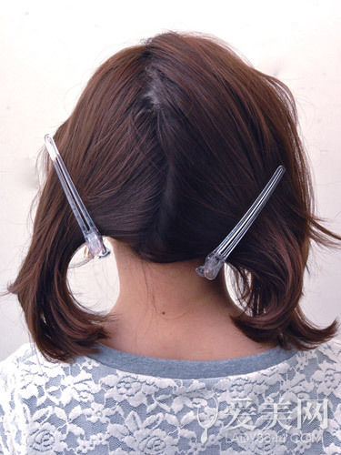 慵懶感小辮子盤(pán)發(fā) 簡(jiǎn)單隨意顯俏皮