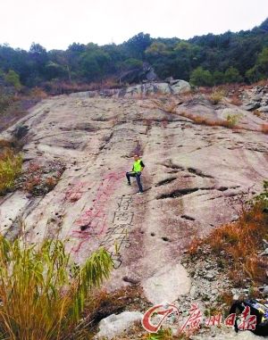 “蔣周經(jīng)緯”上傳的涂鴉圖。加油轉(zhuǎn)過彎就到了蔣周經(jīng)緯書。網(wǎng)絡(luò)截圖