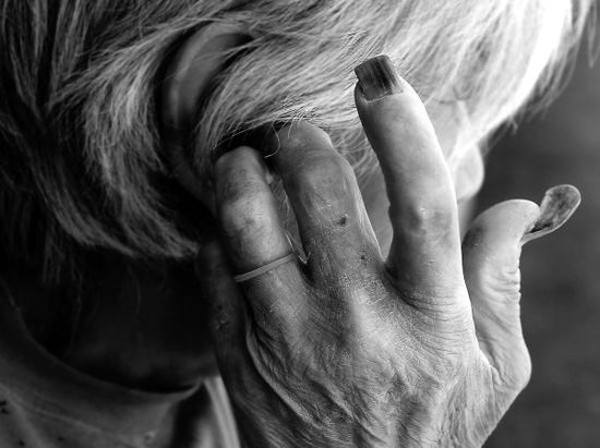 睡公廁八旬老太被送至救助機構 3個女兒仍未現(xiàn)身