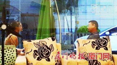 謝某約本報(bào)女記者在廈大附近一家咖啡廳見面，侃侃而談