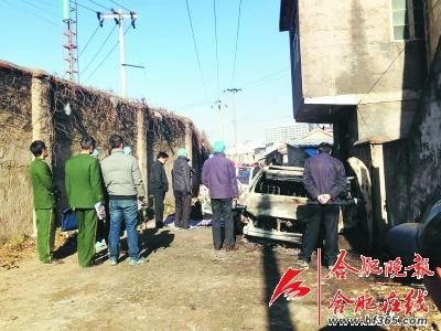 合肥一失火轎車后座發(fā)現兩具尸體（圖）
