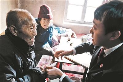 法官送去贍養(yǎng)費(fèi)。