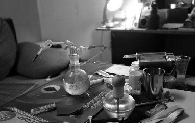 男子做生意欠下百萬巨債 為還債網(wǎng)上自學(xué)制毒 男子做生意欠下百萬巨債 為還債網(wǎng)上自學(xué)制毒