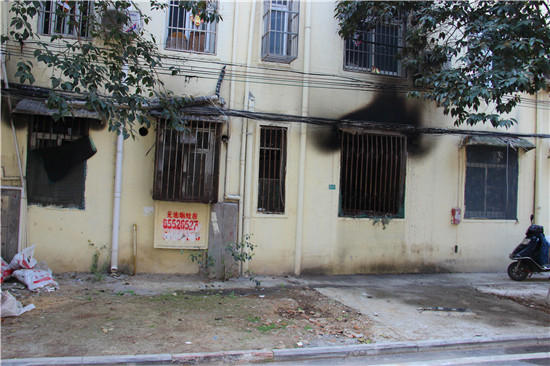 老太疑因吸煙引燃被褥命喪火海 子女熟睡未察覺 老太疑因吸煙引燃被褥命喪火海 子女熟睡未察覺