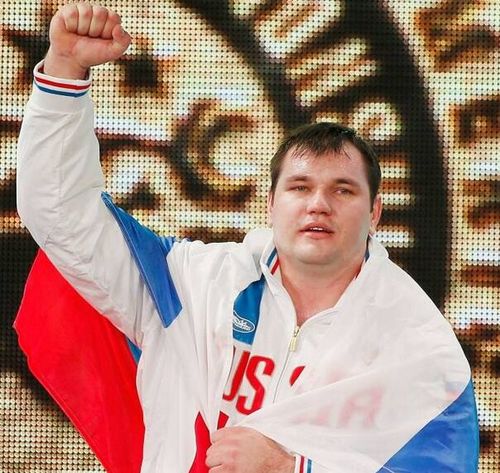 圖為2015年11月28日，阿列克謝·洛夫切夫在2015舉重世錦賽男子105公斤級頒獎儀式上慶祝。