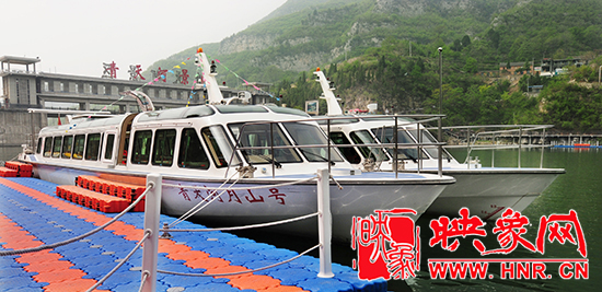 到青天河乘坐龍舟畫舫 暢游靈山秀水 到青天河乘坐龍舟畫舫 暢游靈山秀水