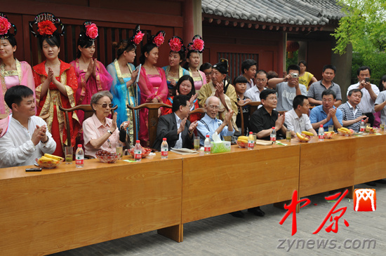 余光中、汪國(guó)真做客杜甫故里 共話詩(shī)圣家國(guó)情懷