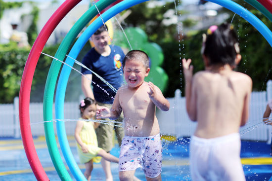 大連發(fā)現(xiàn)王國(guó)開啟“戲水狂歡”模式 大連發(fā)現(xiàn)王國(guó)開啟“戲水狂歡”模式