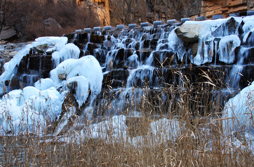 冬天來通天峽看冰掛吧!景區(qū)門票半價優(yōu)惠哦。