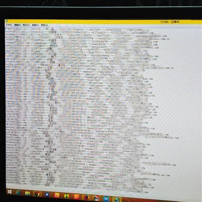 　　網(wǎng)絡(luò)流傳的泄露數(shù)據(jù)顯示用戶的郵箱、明文密碼、姓名、身份證號(hào)等私人信息。