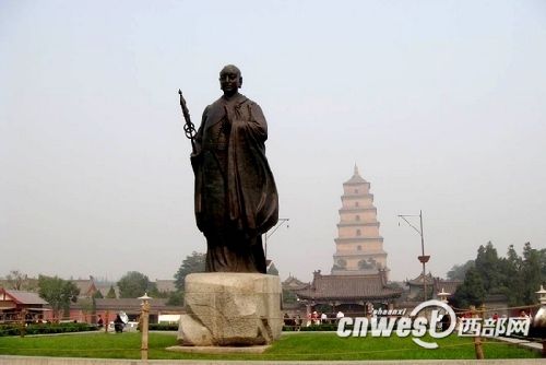 樹立于大雁塔前的唐玄奘像,他是中印兩國悠久交流史的代表人物。