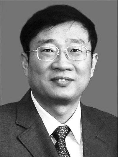 殲-15飛機(jī)研制現(xiàn)場總指揮羅陽，因突發(fā)急性心梗殉職，享年51歲