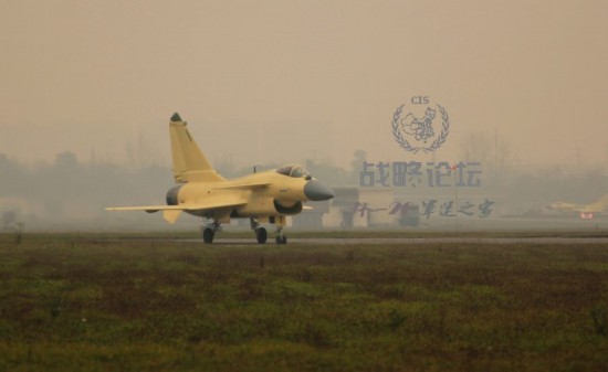 網(wǎng)友拍攝到的殲-10B戰(zhàn)機(jī)試飛照 網(wǎng)友拍攝到的殲-10B戰(zhàn)機(jī)試飛照