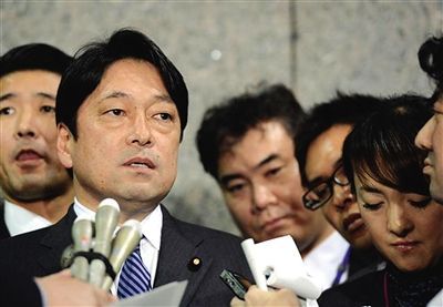 2月5日晚，日本防衛(wèi)省大臣小野寺召開緊急記者會(huì)，公開日本自衛(wèi)隊(duì)軍艦被中國(guó)軍艦雷達(dá)瞄準(zhǔn)的消息。據(jù)稱，首相安倍晉三親自下達(dá)了公開的指令。