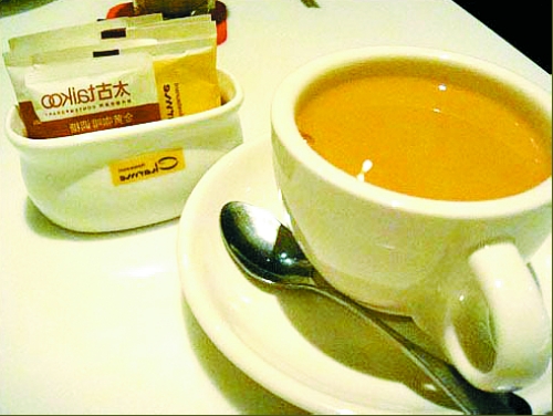 奶茶喝著沒奶味 街頭奶茶其實(shí)不含奶?! 奶茶喝著沒奶味 街頭奶茶其實(shí)不含奶?!